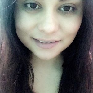 Meet your Posher, Claudia